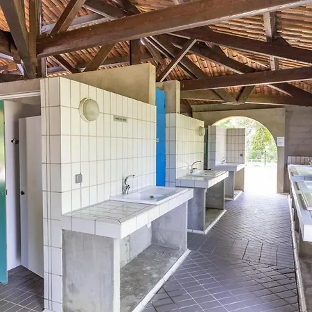Campsite Sites Et Paysages Les Pres Hauts Sisteron
