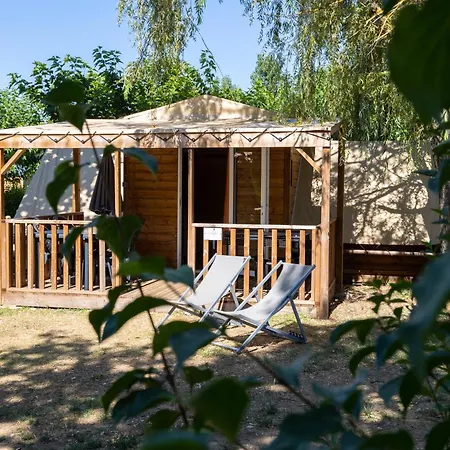 Campsite Sites Et Paysages Les Pres Hauts Sisteron